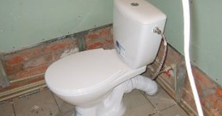 Установка приставного унитаза в Апшеронске - монтаж и подключение, СантехДомПшр от 5158 рублей