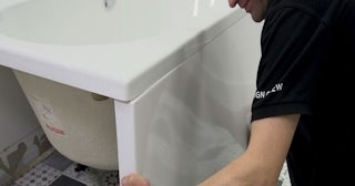 Установка экрана под ванну - цена за работу от 4126 руб. в Апшеронске